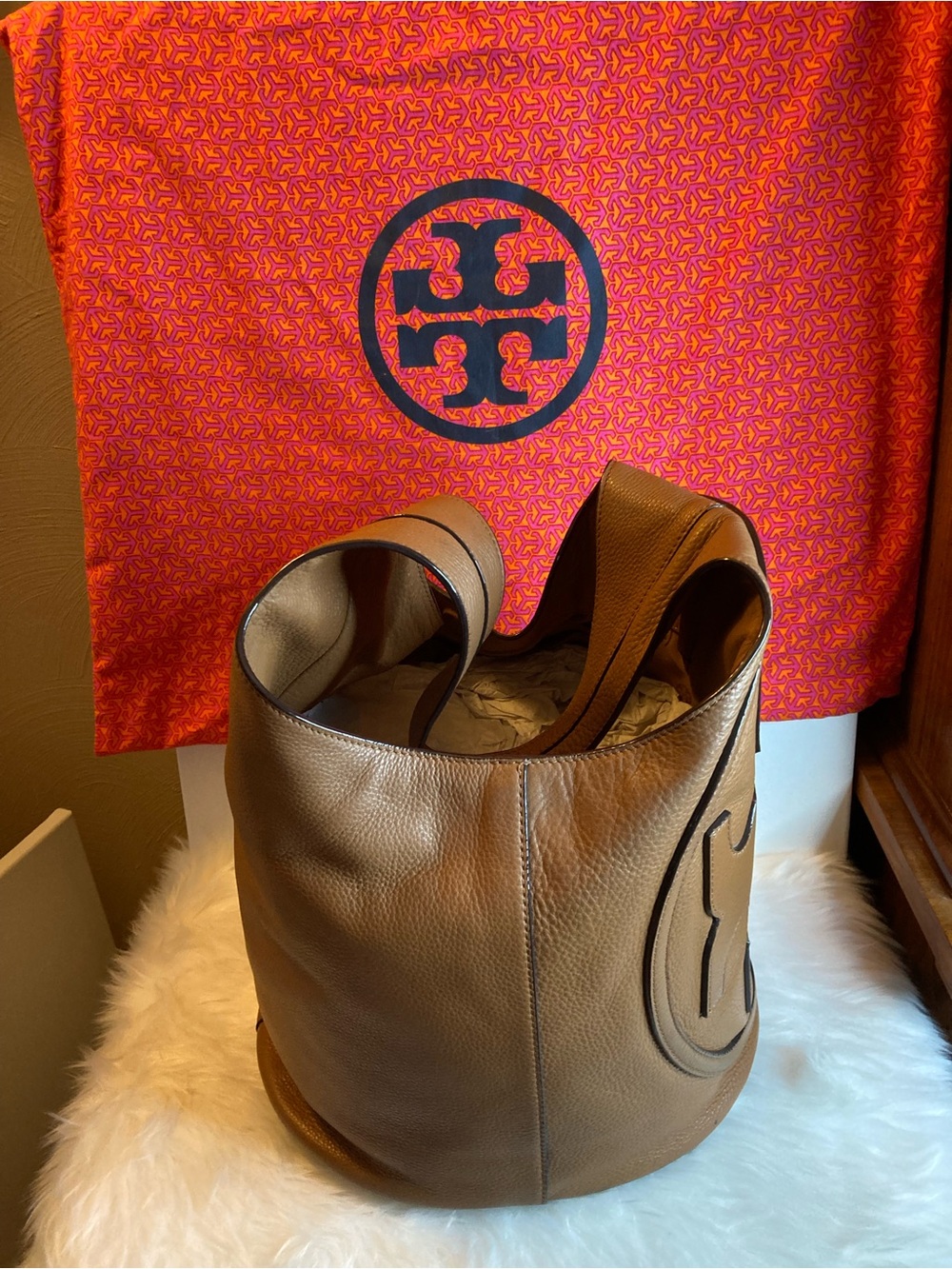 Beautiful Tory Burch All T Hobo in Tan Leather - RARE - Picture 8 of 9